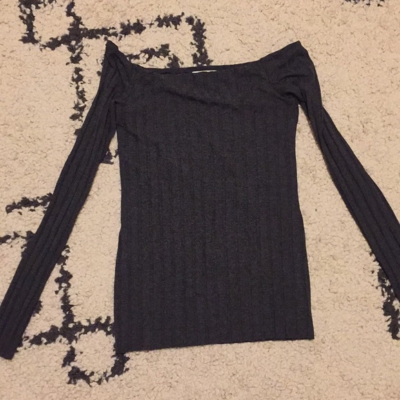 Bailey 44 Tops - Off the shoulder top ✨